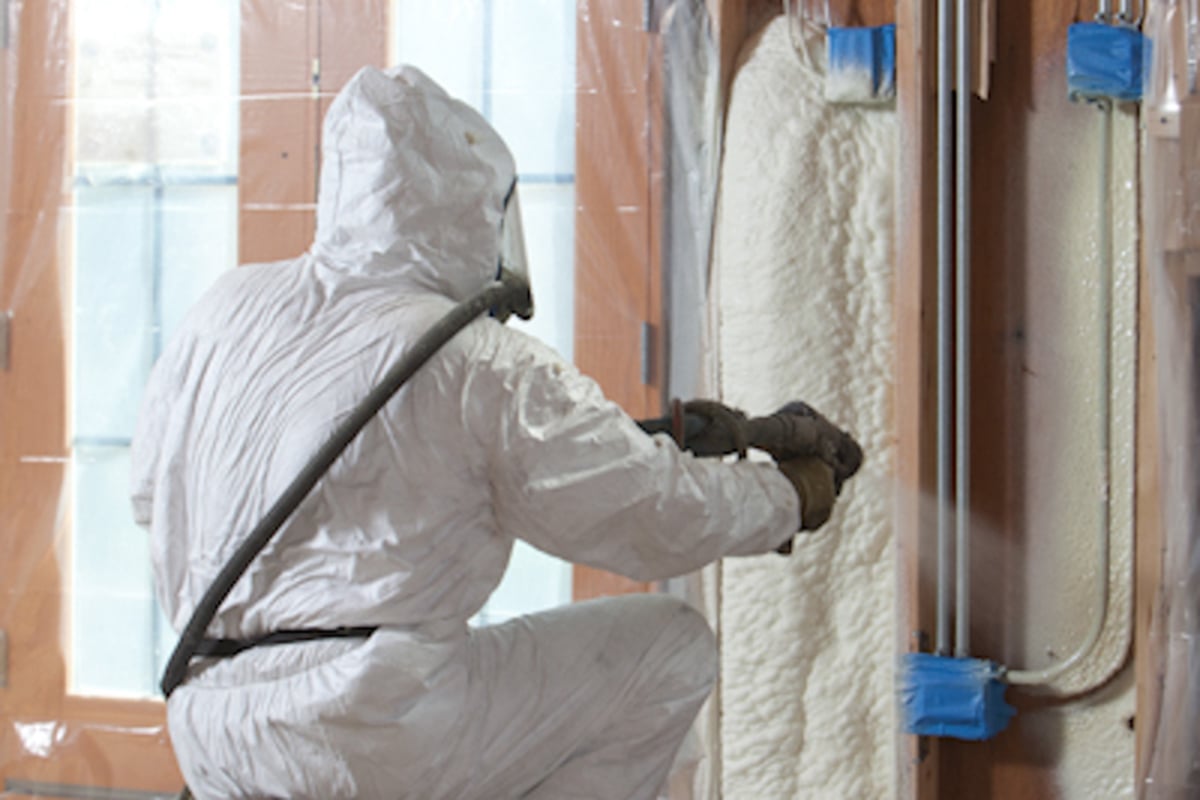 Applications of polyurethane foam: injection and spray